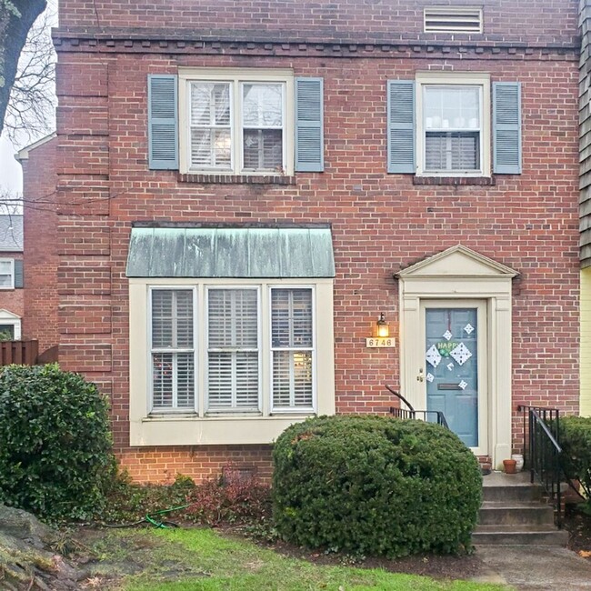 Primary Photo - 2 Bedroom 2.5 Bath Condo in Chevy Chase