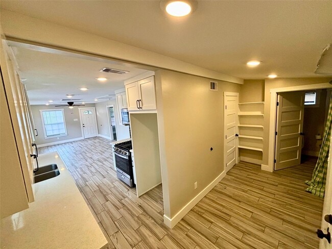 Building Photo - 410 McPhail St