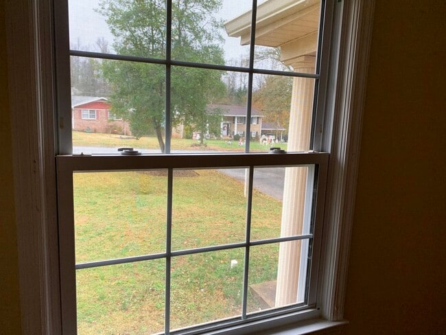 Building Photo - 4670 Lindsey Dr SW