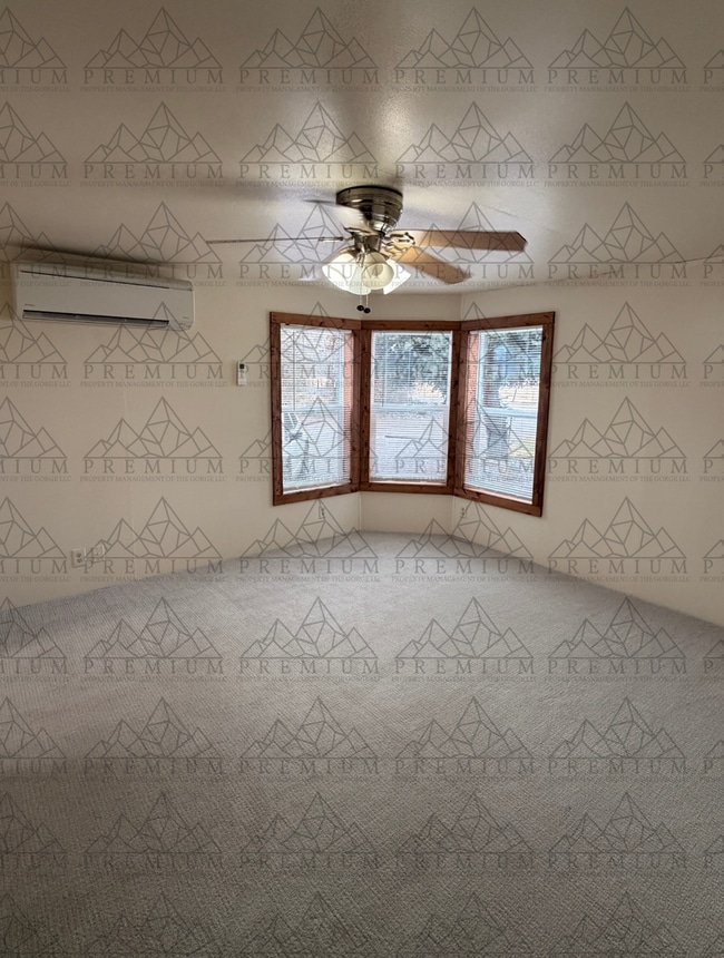 Building Photo - 3 Bedroom 2 Bathroom