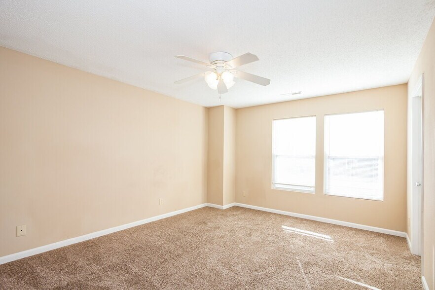 Building Photo - 834 Littleton Dr