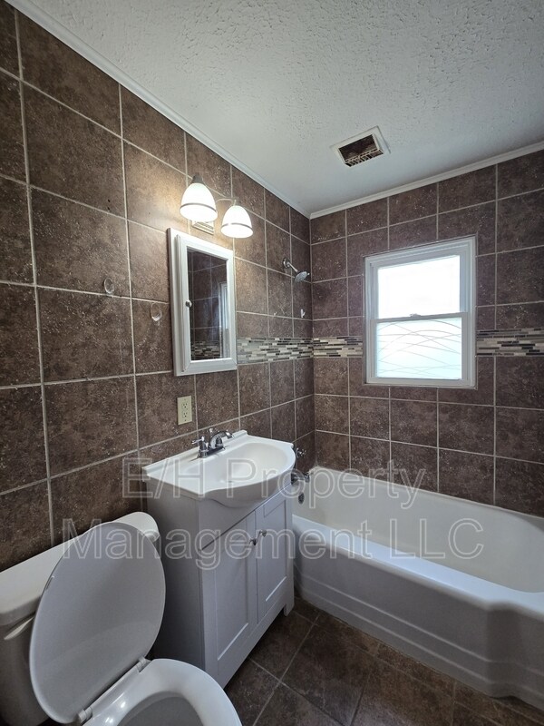 Building Photo - 2316 W Wildwood Rd