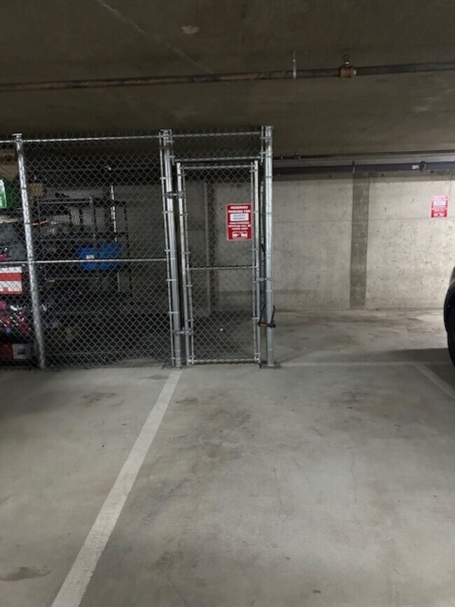 Building Photo - Modern 2br/2ba at Navy Yard