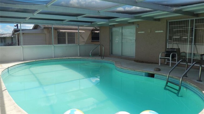 Building Photo - 2052 Norfolk Dr