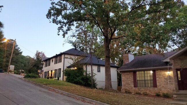 Building Photo - 1 Pine Way Ct