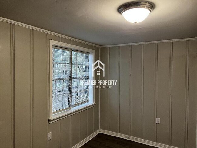 Building Photo - 1411 Highland Ave SE #B - HALF OFF FIRST M...