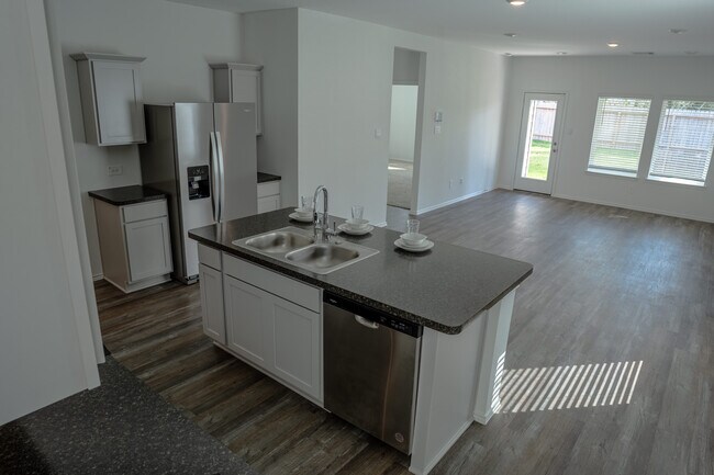 Building Photo - 5746 Hampton Vly Dr