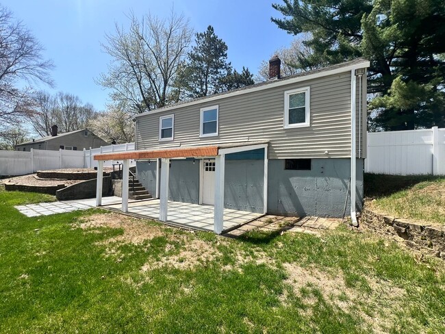 Building Photo - Single Family Ranch for Rent In Sixteen Ac...