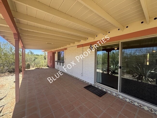Building Photo - 6521 N Calle Padre Felipe