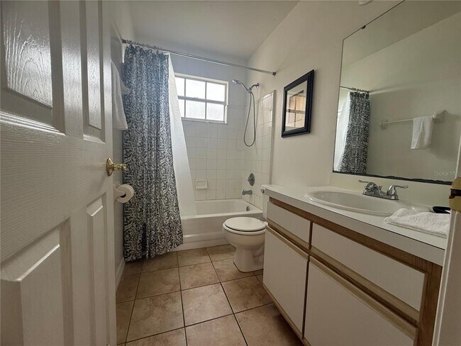 Building Photo - 2459 Sweetwater Club Cir