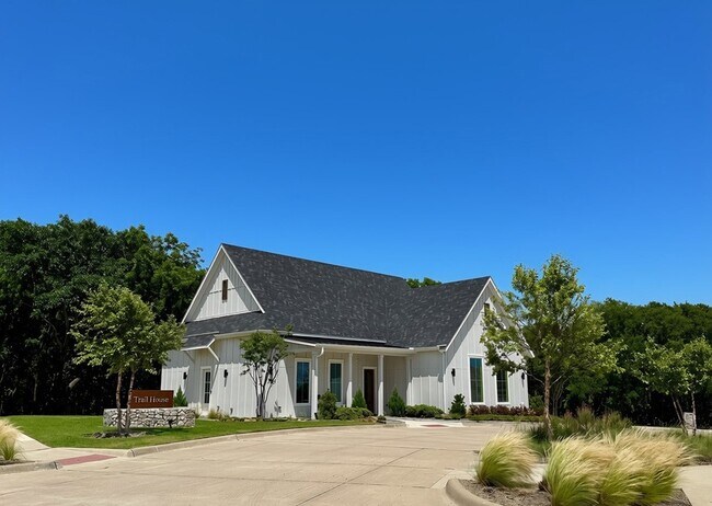 Building Photo - 1804 Welker Dr