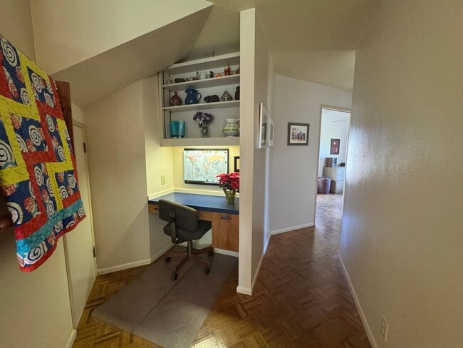 Building Photo - 3 Bedroom/ 2.5 Bath