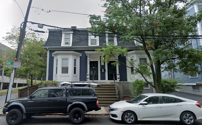 Building Photo - 202 Banks St