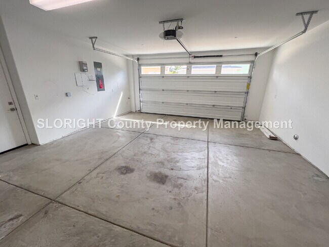 Building Photo - AVAILABLE NOW - 3 Bed/ 2.5 Bath Beautiful SLO Home