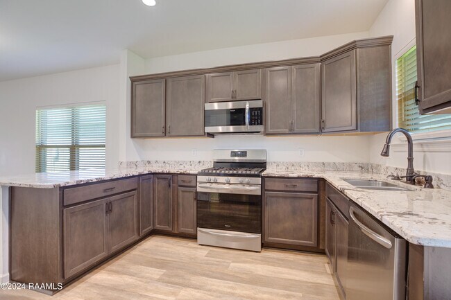Building Photo - 524 Elwick Dr