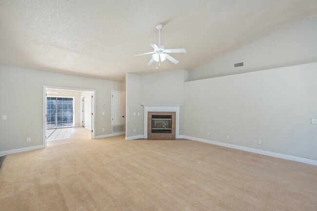 Building Photo - 654 Territory Ln
