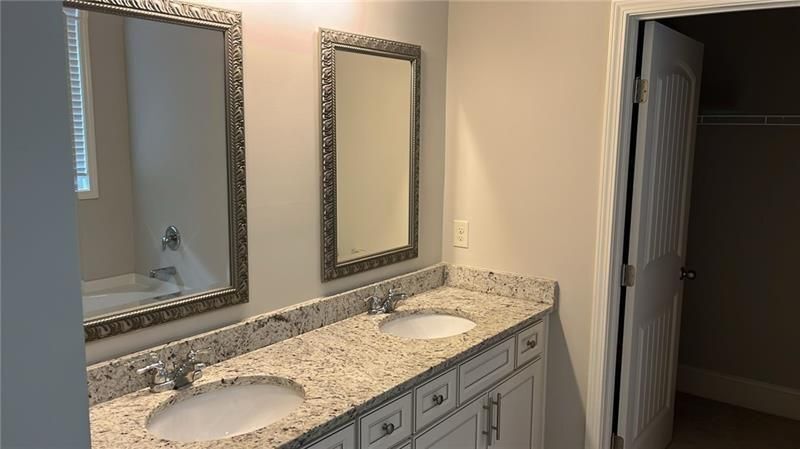 Building Photo - 4085 Huron Dr