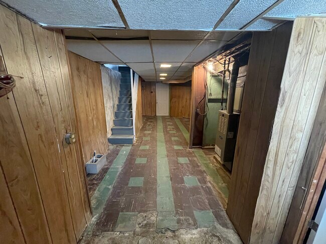 Building Photo - 1611 S Yewdall St