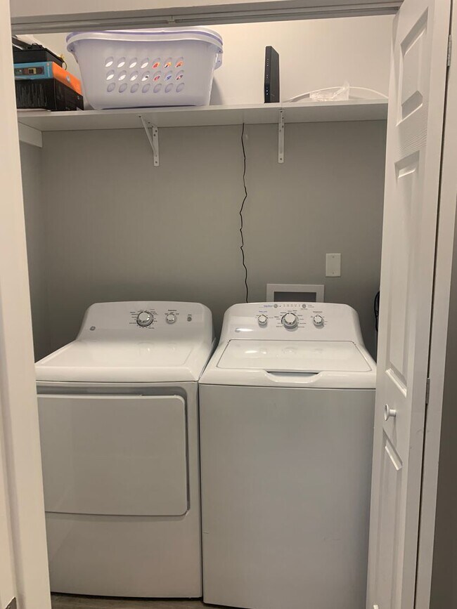 Building Photo - 1527 Poplar St