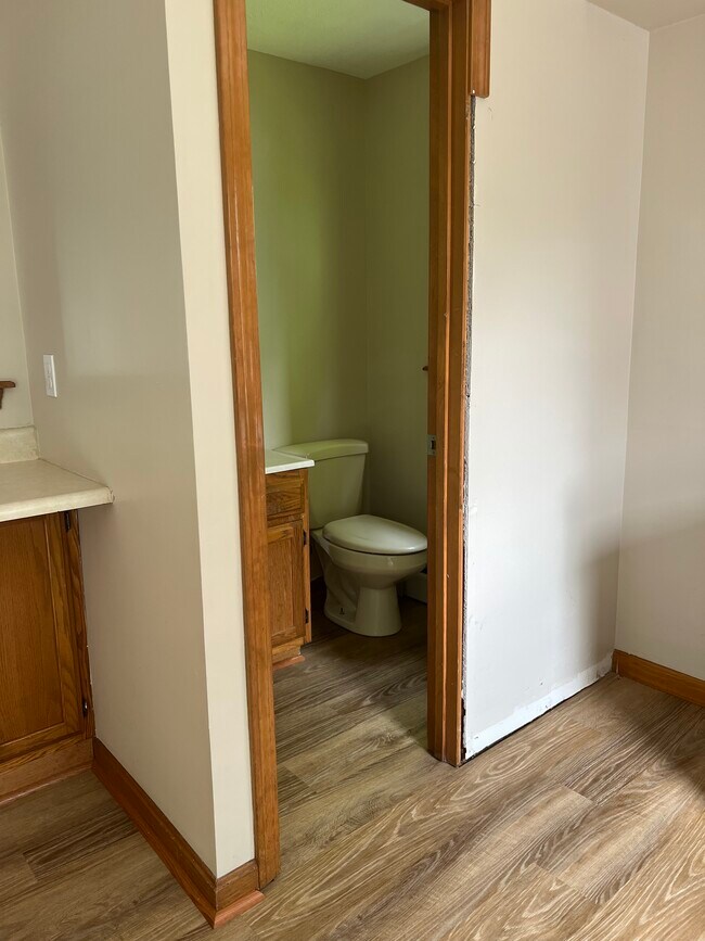 1/2 bathroom downstairs - 16 Caryn Dr