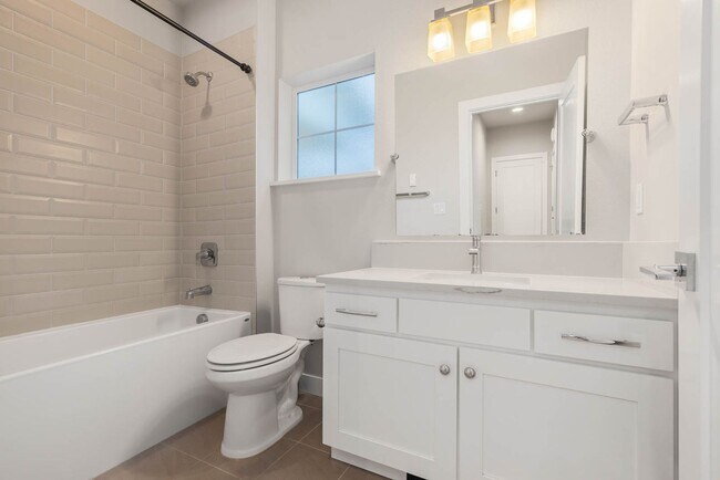 Building Photo - Modern Sammamish Cottage – Light-Filled Living in a Prime Plateau Location