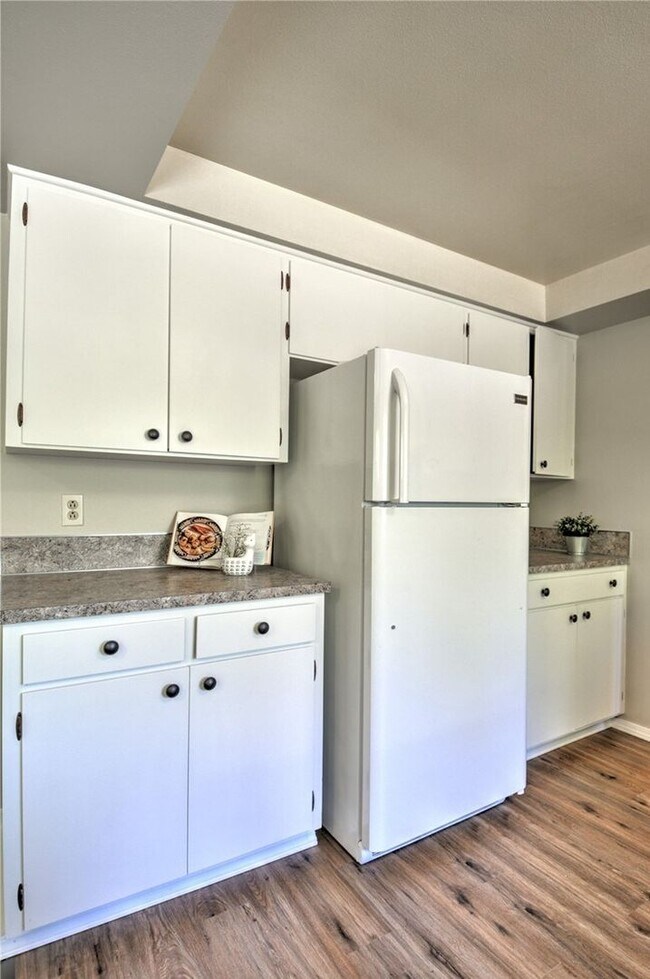 Building Photo - Desirable west side location! 2 bed/ 1.75 bath. Olympia school district