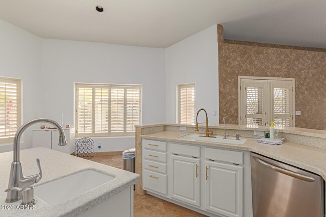 Building Photo - 601 W San Marcos Dr