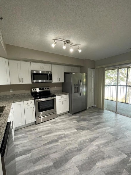 Building Photo - 7218 E Bank Dr