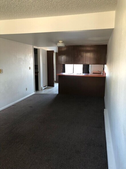 Building Photo - 44 Royal Crest Dr