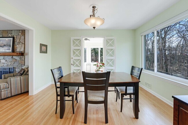 Building Photo - 5128 Linnean Terrace NW