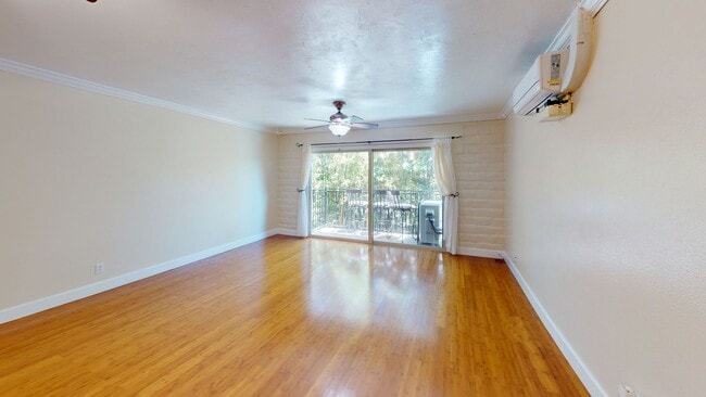 Building Photo - Freshly Painted Upstairs Condo with Community Pool