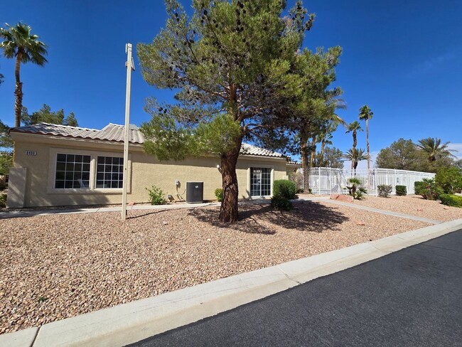 Building Photo - Townhome in Dreamy Summerlin Area -8417 Ma...