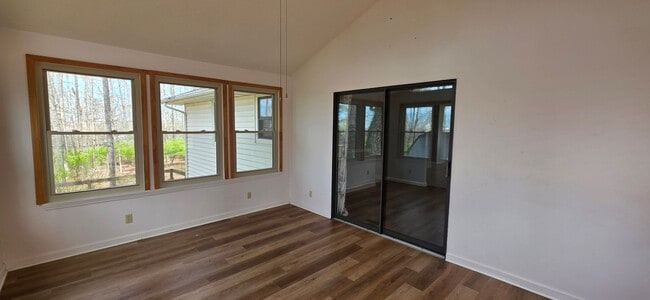 Building Photo - Location, Location, Location! This 3 bedroom / 2 bath is located within walking distance to Druid...