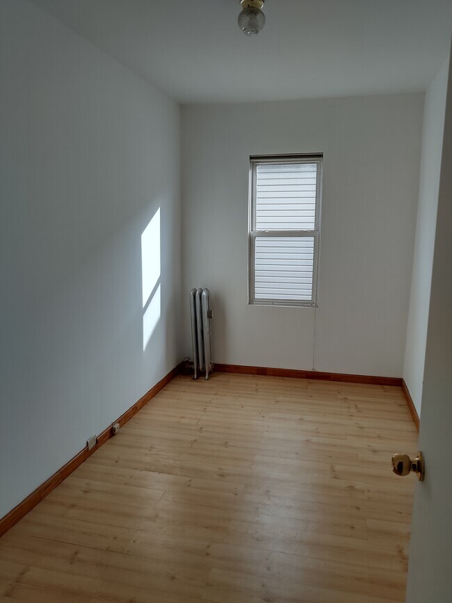 Building Photo - 6805 Narrows Ave