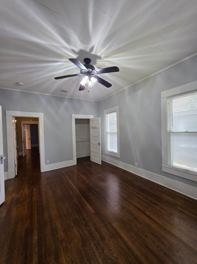 Building Photo - 1401 S Elwood Ave