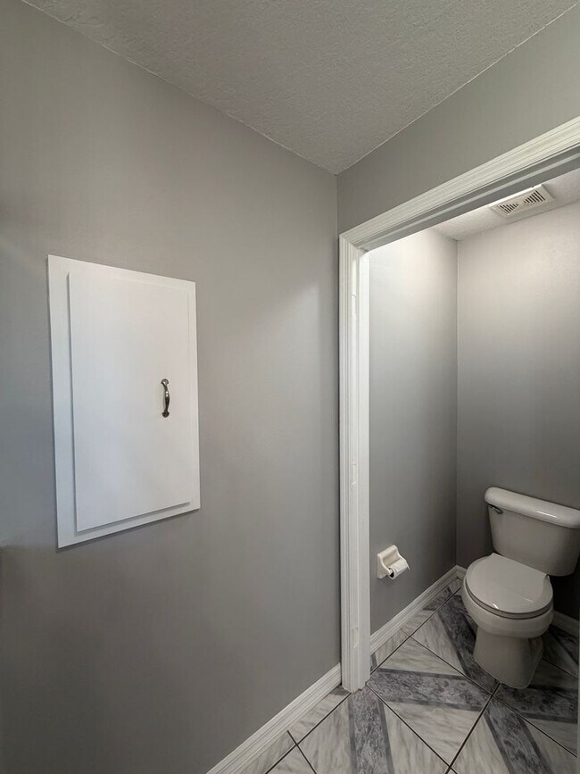 Building Photo - Morriston - 19 ACRE HIDDEN GEM!! **Won't Last**