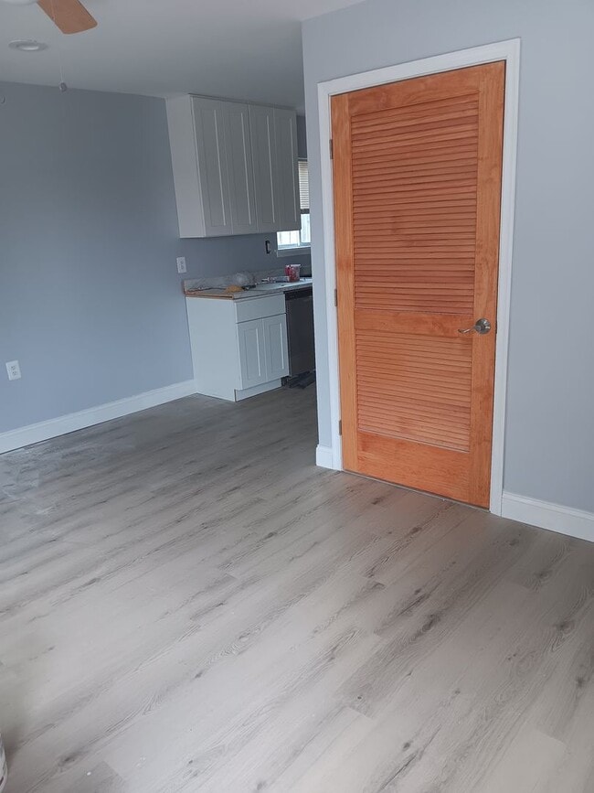Building Photo - Renovated 3 Bed 2 Bath Single-Family Home ...