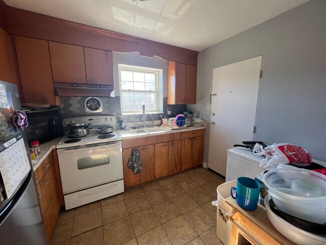 Building Photo - 4031 Sharon Court