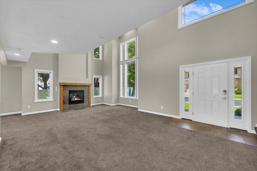 Building Photo - 685 E Union Pines Ct