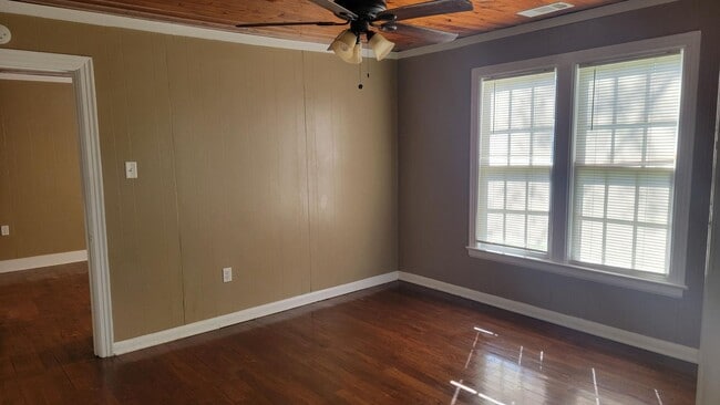 Building Photo - Cute 1br Downtown Benton