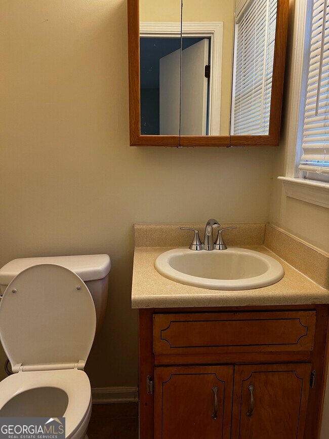 Building Photo - 420 N Elizabeth Ln