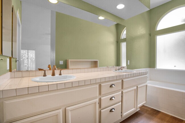 Building Photo - 40170 Tanager Cir