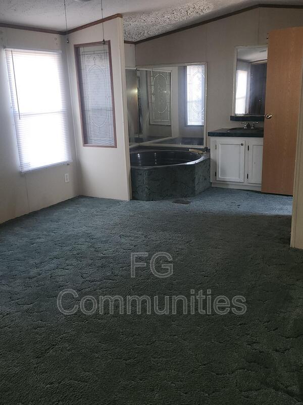 Building Photo - 2015 Keith Ln