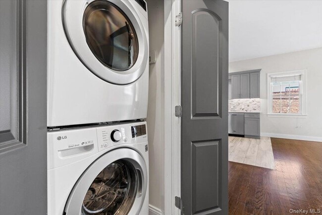 Building Photo - 745 E 136th St