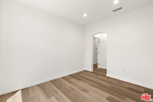 Building Photo - 1305 Lucile Ave