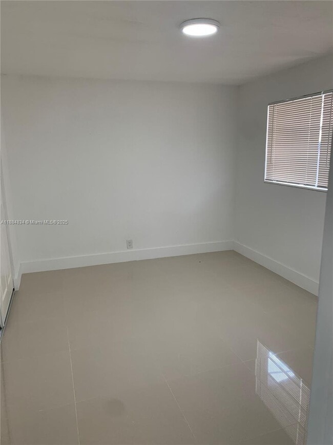 Building Photo - 2109 N 17th Ct