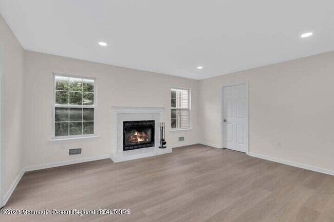 Building Photo - 380 Sapphire Dr