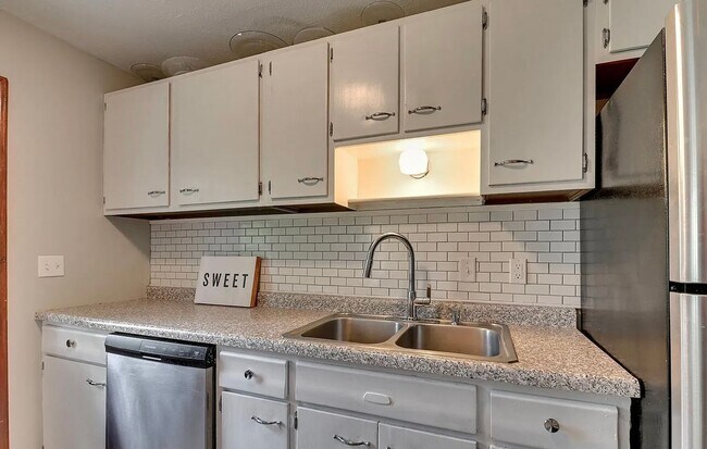 Building Photo - Coming Soon! Bright & Spacious 3 Bed Home with Finished Basement & Huge Backyard