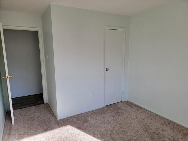 Building Photo - 257 Austin St