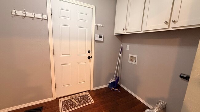 Building Photo - 209 E Cammack St